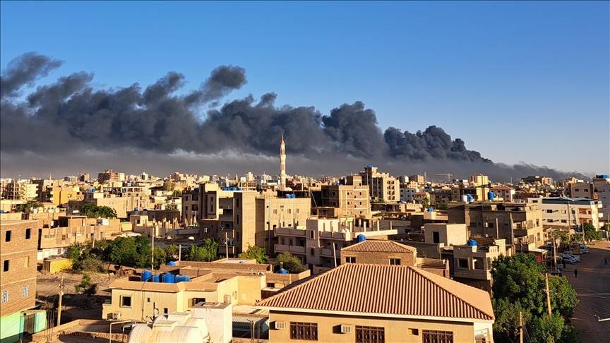 14 قتيلا بمعارك محتدمة حول مقرّ قيادة الشرطة في الخرطوم