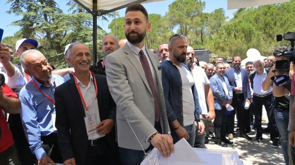 تيمور جنبلاط رئيساً لـ "الاشتراكي" بالتزكية: سيبقى الحزب نضالياً للحفاظ على لبنان المؤسسات
جنبلاط : الحوار السبيل الأوحد للوصول الى التسوية... ولتقوية الجيش وتعزيز قدراته