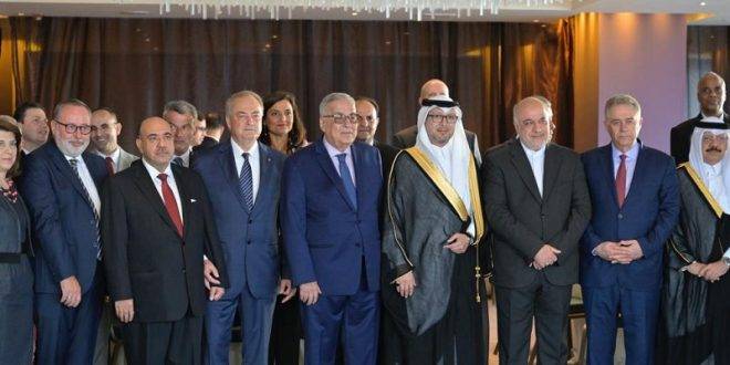 السعوديّون يتحدثون عن مرحلة «البحبوحة والازدهار» بعد سنة أو سنتين
هل يردّ السفيران الإيراني والسوري التحيّة لللبخاري في حضور حزب الله؟