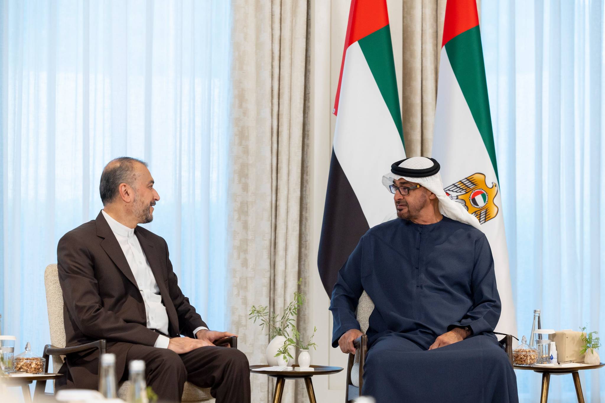 عبد اللهيان يلتقي رئيس الإمارات..وهذا ما تمّ بحثه