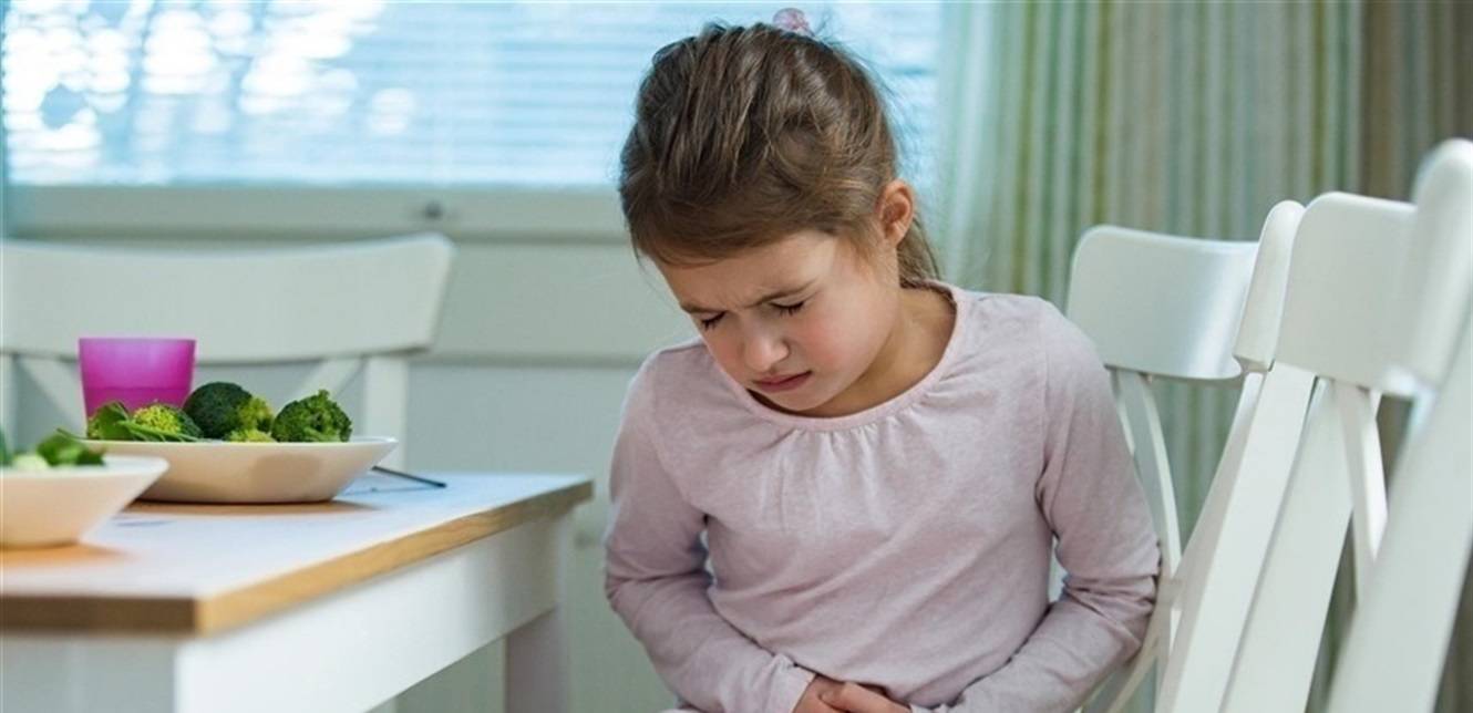 أعراض تنذر بالتسمم الغذائي.. انتبهوا منها!
