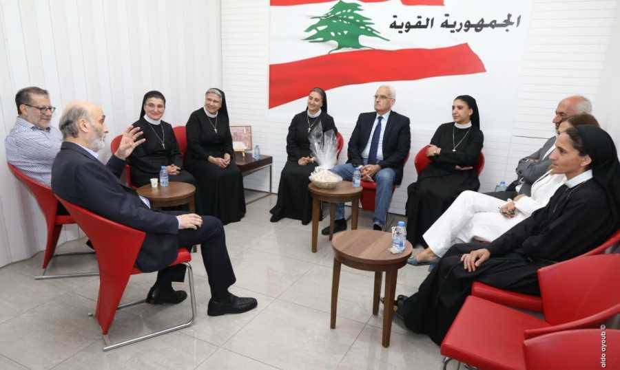 وفد من راهبات دير مار يوسف في جربتا
شكر جعجع على دعمه واهتمامه بشؤون الدير