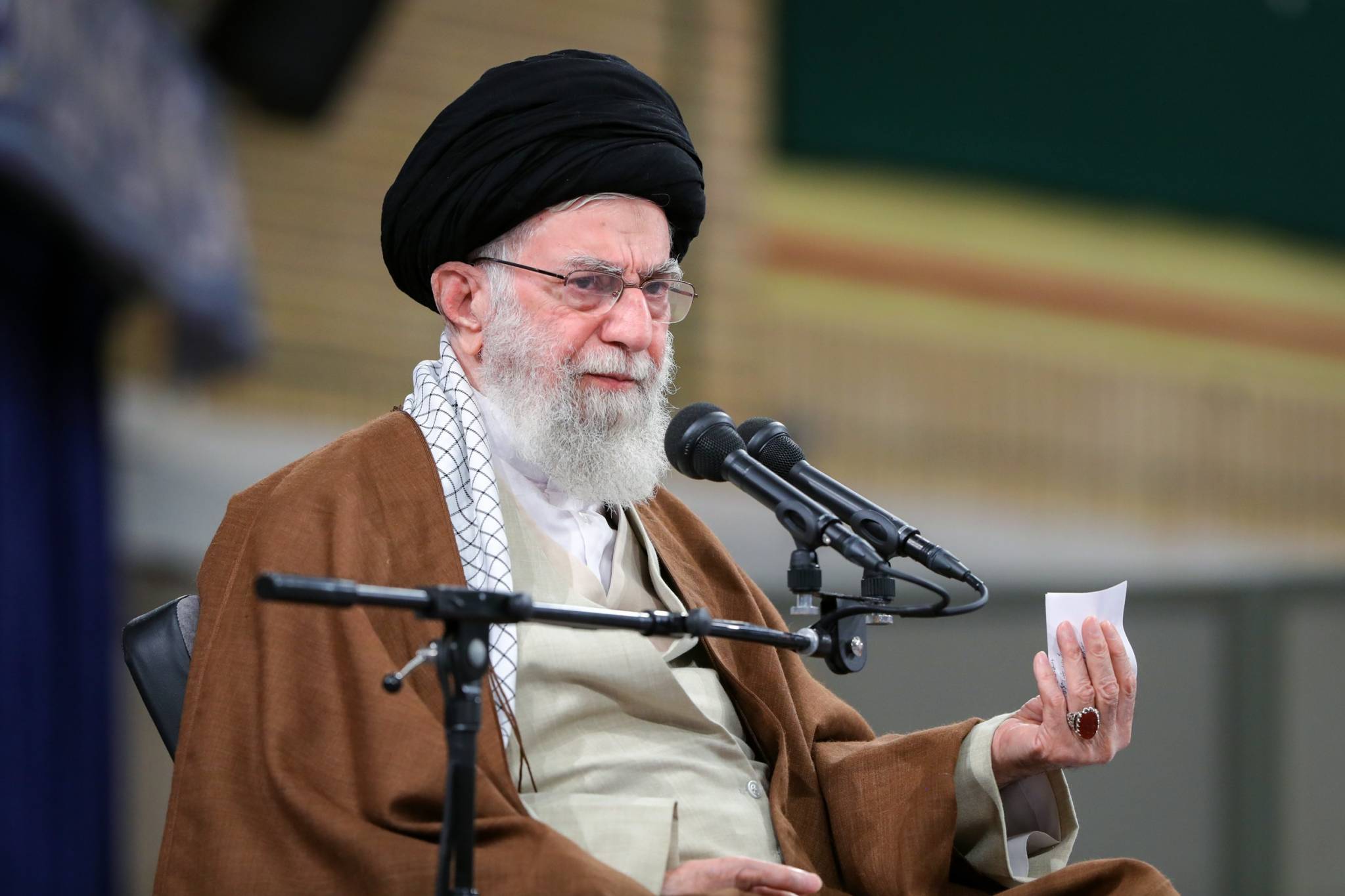 نداء الإمام الخامنئي إلى حجاج بيت الله الحرام
