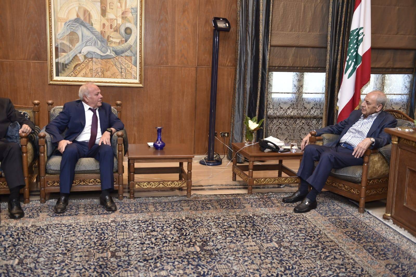 بري هنأ بالأضحى
واعتذر عن عدم تقبّل التهاني