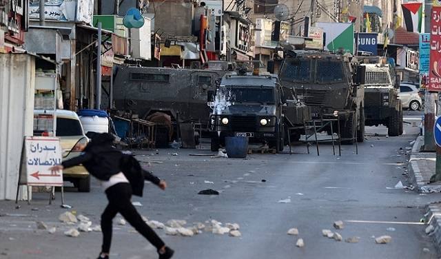 مقتل جندي إسرائيلي خلال مناورات
إصابة فلسطينيّين في مخيم بلاطة وكتيبة نابلس تتصدّى