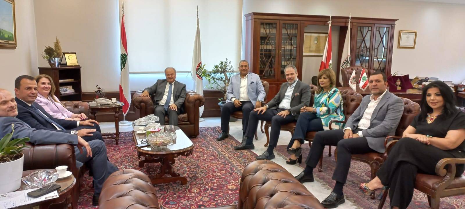 لقاءات نقيب المحامين