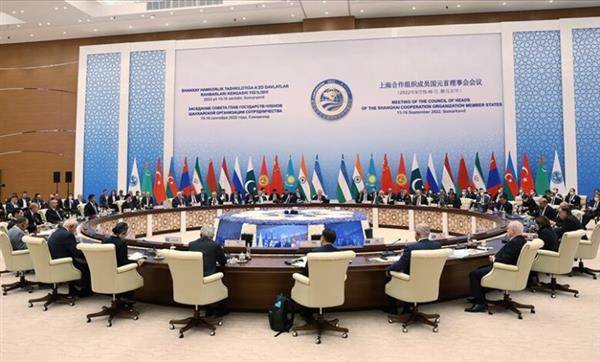 رئيس الوزراء الهندي يرحب بانضمام إيران إلى منظمة شنغهاي للتعاون
