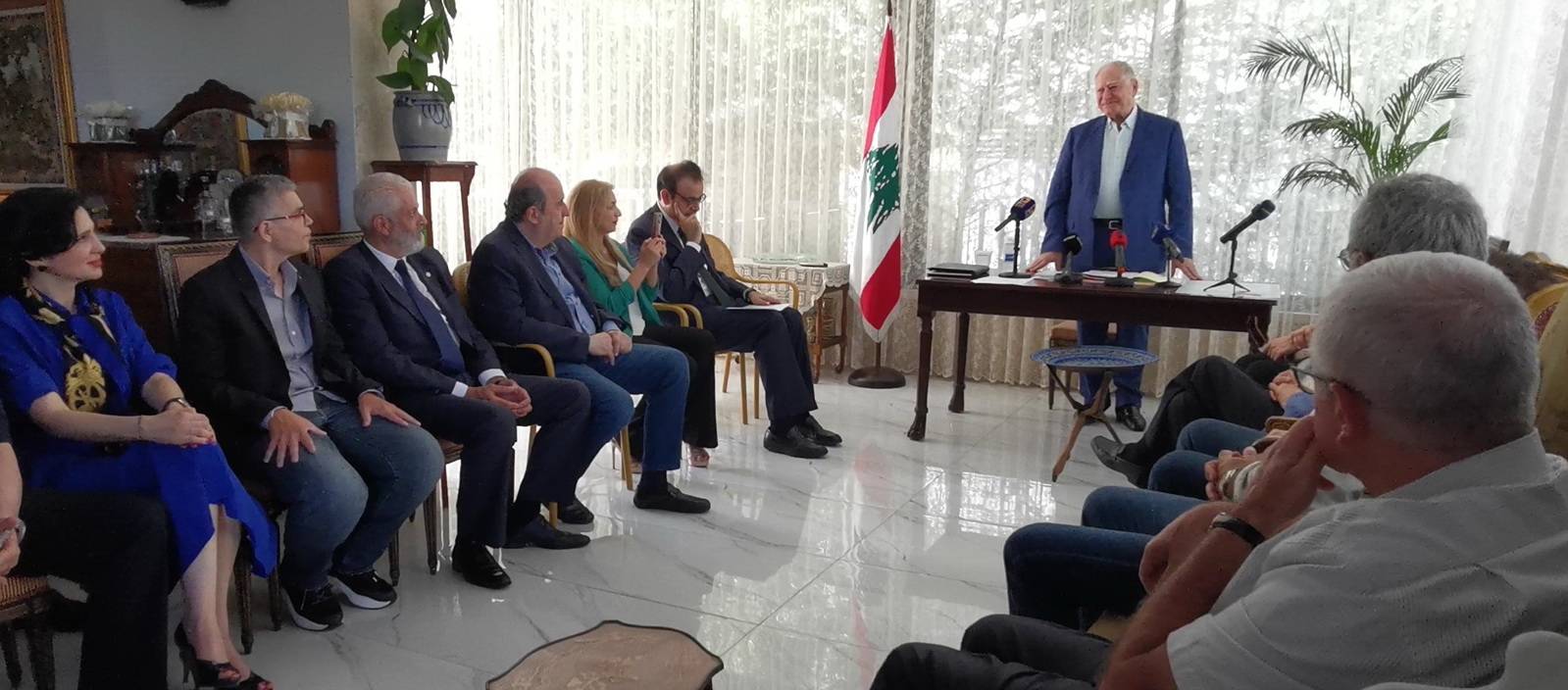 ندوة حواريّة دستوريّة لـ"دار الحوار" و"راصد لبنان"
سليمان: الفدراليّة هي بمثابة نسف الدستور
نجّار: وجود ثغرات يجب مُعالجتها لتطبيقه