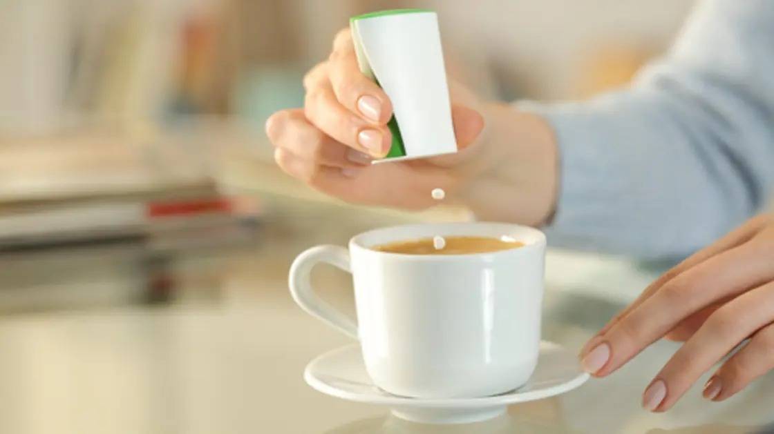 بعد الجدل الواسع.. هل محلي الأسبارتام يسبب السرطان؟