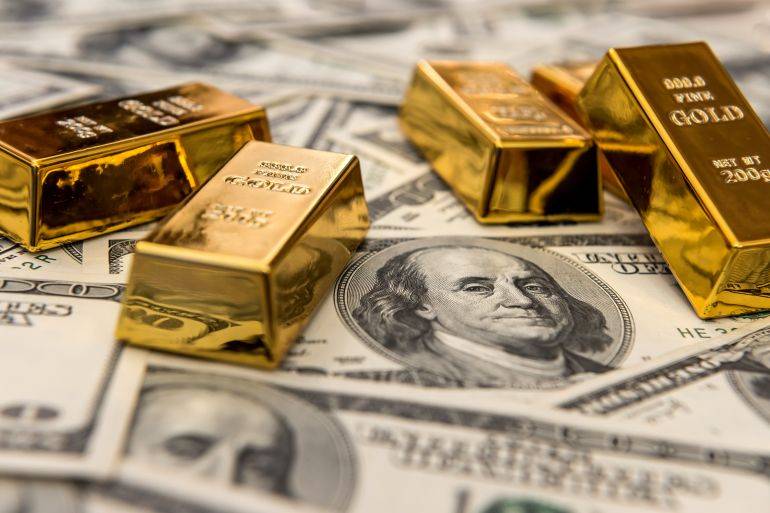 هبوط الدولار يدفع أسعار الذهب إرتفاعاً