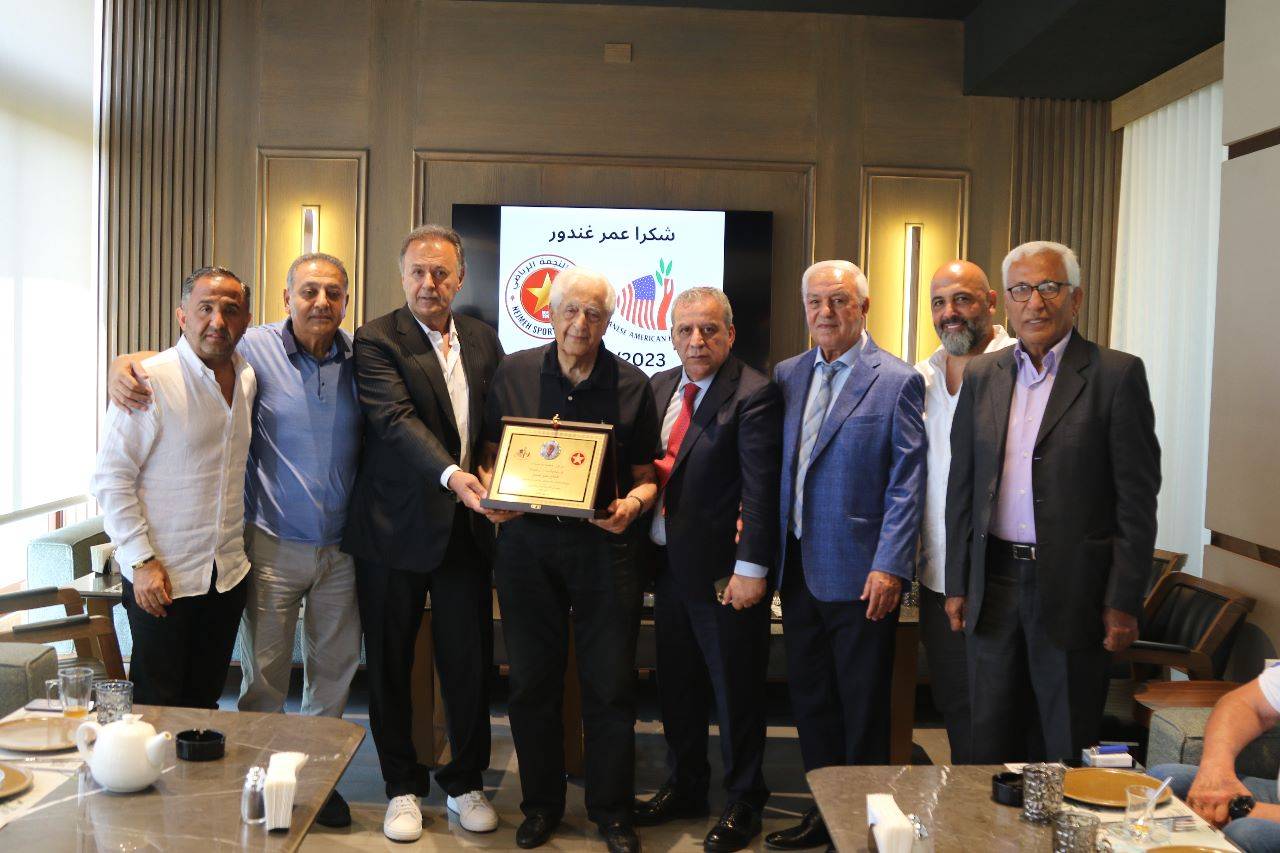 تكريم الرئيس التاريخي لنادي النجمة عمر غندور