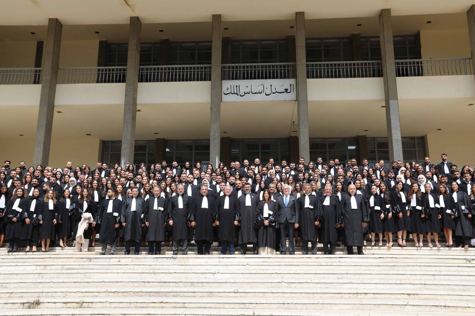 274 محامياً متدرجاً أقسموا اليمين امام محكمة الإستئناف في بيروت
عويدات: لاحترام القضاء وأجهزة النقابة
كسبار: سنثبت للجميع أن لبنان باقٍ