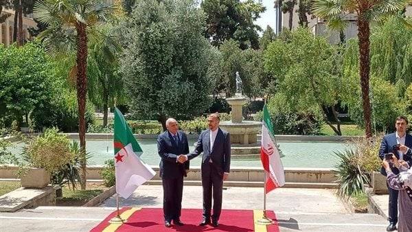 إيران والجزائر تتفقان على إعادة العلاقات