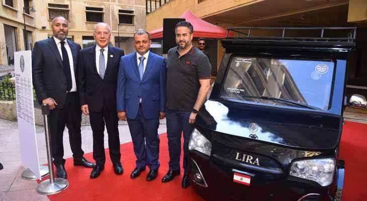 أوّل سيارة كهربائية صنعت في لبنان

سلام : لبنان سيعود أقوى وأجمل