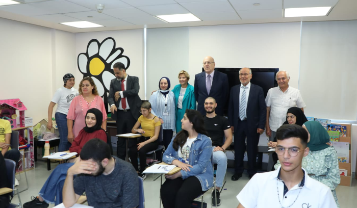 التقى ريزا وتابع ملف الخلاف بين عكار العتيقة وفنيدق

ميقاتي والحلبي تفقدا امتحانات مرضى السرطان