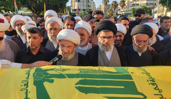 مدينة صيدا وحزب الله وآل النابلسي وجمهور المقاومة شيعوا العلامة عفيف النابلسي
حشود كبيرة شاركت في التعازي والدفن
مواقف نعت الفقيد الكبير وثمنت مواقفه الداعمة للمقاومة وفلسطين