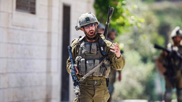 قوات الاحتلال تعتقل 11 فلسطينيا من الضفة الغربية
