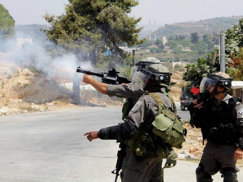 إستشهاد فلسطيني وإصابة 3 آخرين برصاص القوات الإحتلال في نابلس