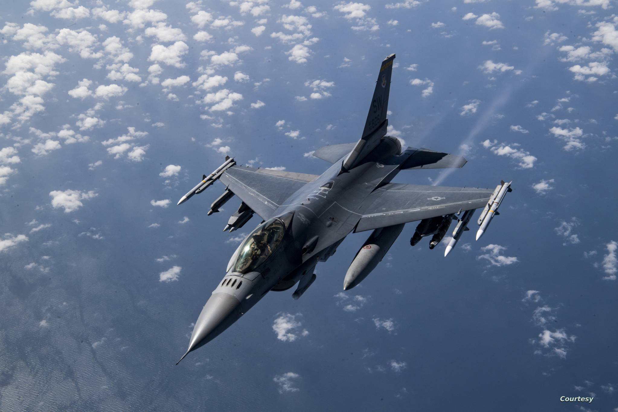 "أوكرانيا بحاجة لـ80 مقاتلة F 16 لتسريع الهجوم المضاد"... وماذا قالت كييف بشأن "الحبوب"؟