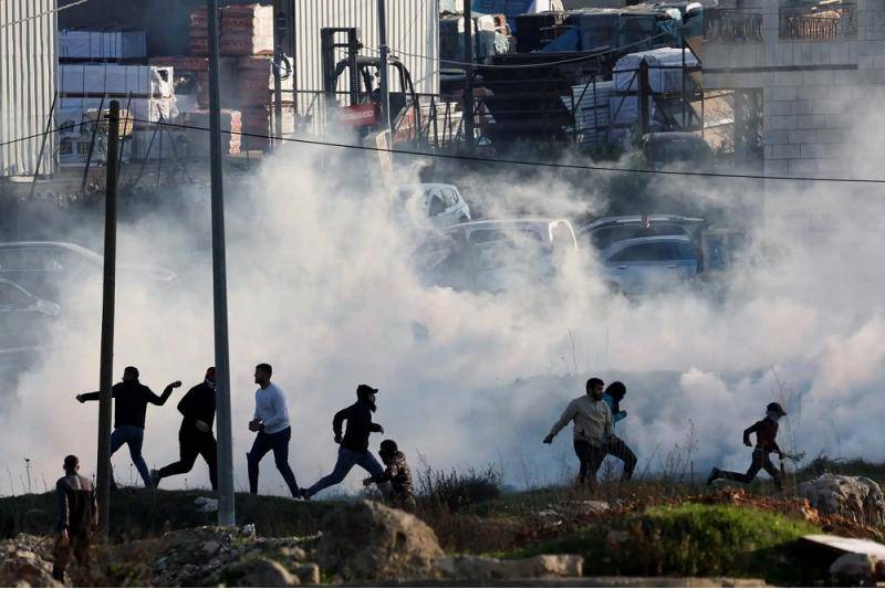 إصابة عشرات الفلسطينيين بالإختناق خلال مواجهات مع قوات الإحتلال في بيت لحم