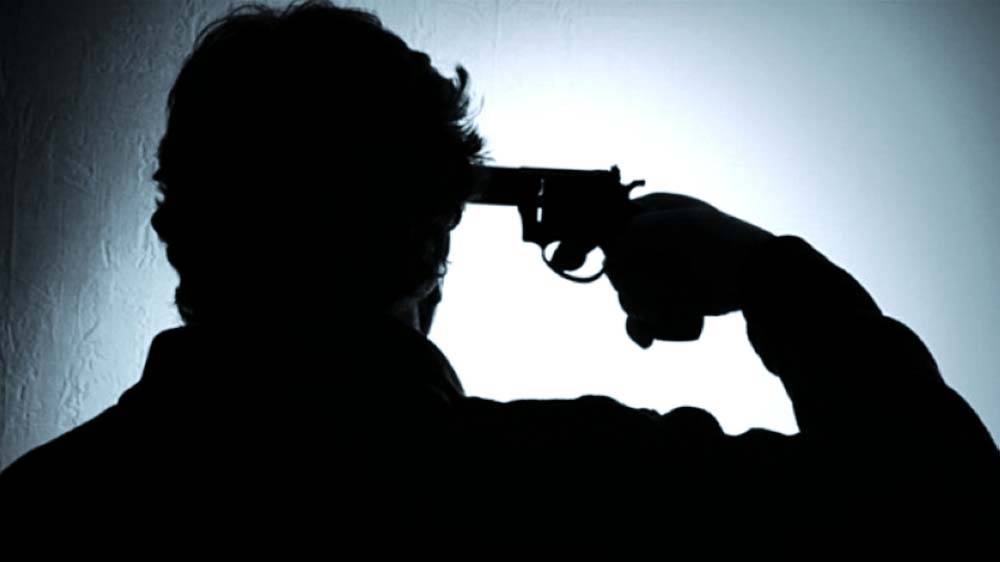 «حجّة أقبح من ذنب»... الإنتحار جريمة وليس موتاً بريئاً...
الأديان السماويّة حرّمته والقوانين المجتمعية ترفضه... والتذرّع بالأزمة الإقتصاديّة بات مطيّة هزيلة!
شمس الدين لـ«الديار»: مُعدّل الإنتحار ارتفع بنسبة 23%... وحالات الإغتصاب ما خفيَ أكبر!