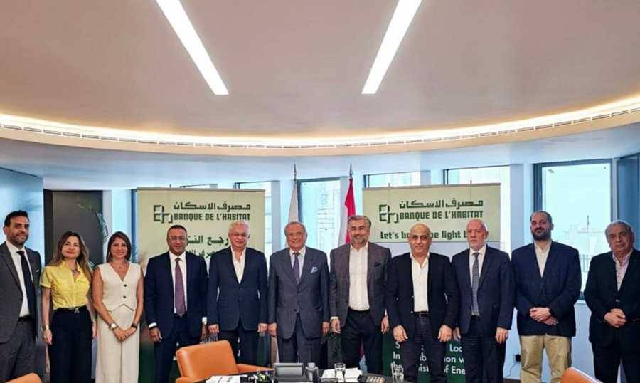 وفد رجال الاعمال اللبناني- الكويتي

يبحث تعزيز التعاون مع مصرف الاسكان