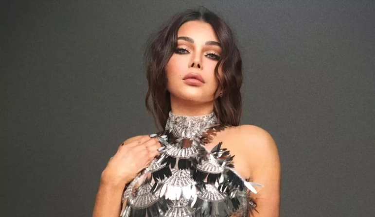 هيفاء وهبي بإطلالة رائعة للمصمم العالمي نبيل يونس