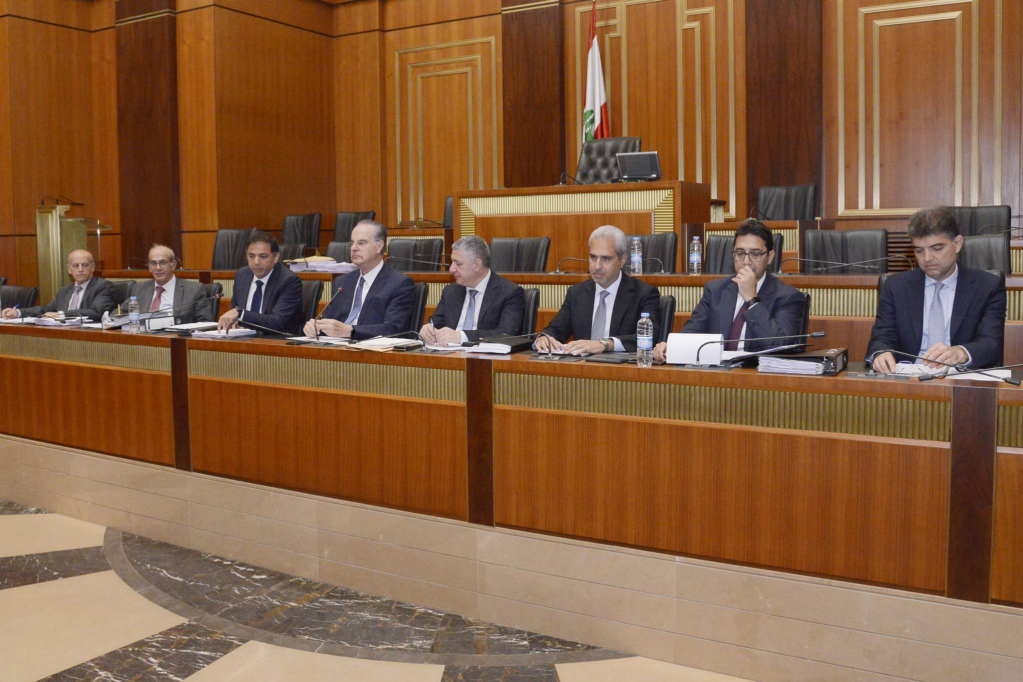لجنة الإدارة والعدل تناقش «التركة النقديّة» وتدعو الحكومة الى الجلسة الثانية
نواب الحاكم يرمون المسؤوليّة على سلامة ويطالبون بضمانات وتشريعات للمرحلة المقبلة