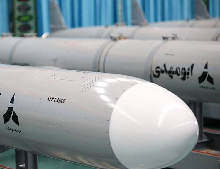 إيران تكشف عن صاروخ بحري بعيد المدى يستخدم الذكاء الاصطناعي