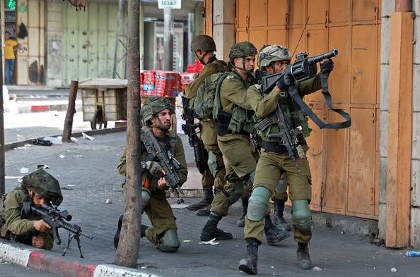 إستشهاد شاب فلسطيني خلال مواجهات مع قوات الإحتلال في رام الله