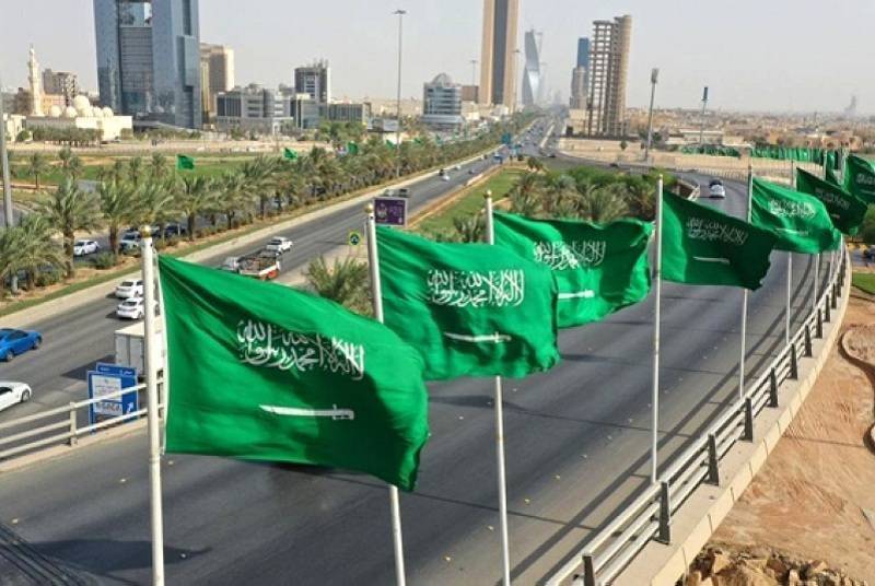 السعودية تتيح للمواطنين دعوة أصدقائهم للزيارة والعمرة عبر تأشيرة خاصة.. فما مزاياها؟