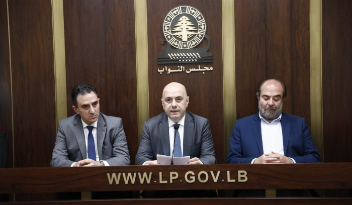 عريضة نيابيّة الى ميقاتي: تصنيف اللاجئين لا ينطبق
على السوريين في لبنان... وعلى الحكومة إعادتهم الى بلادهم