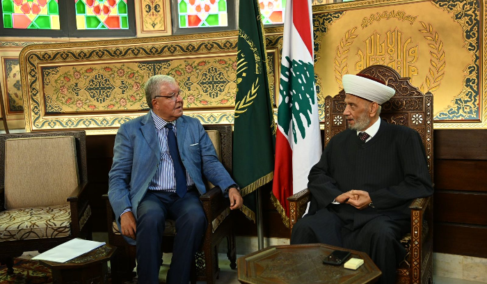 دريان تابع التطوّرات السياسيّة مع زوّاره