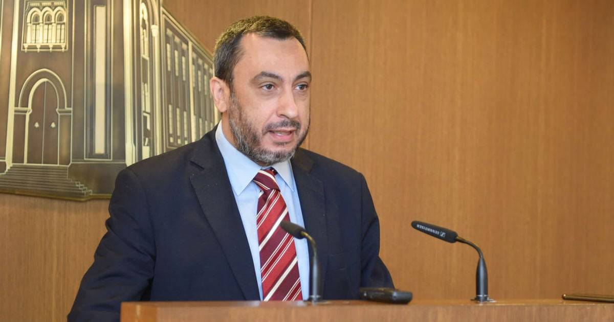 الحوت التقى لودريان: لا مانع لدينا من نقاش محصور بمهام الرئيس