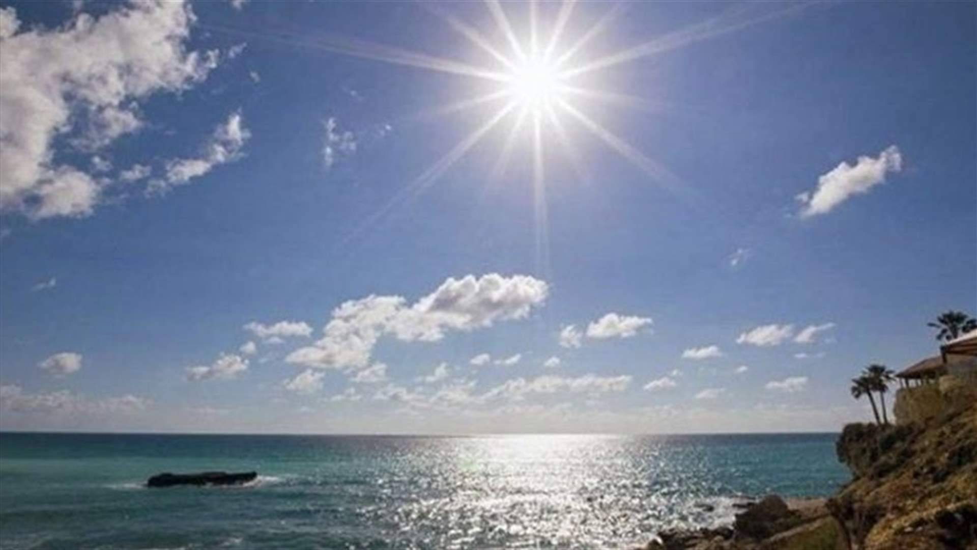 طقس صيفي والحرارة ضمن معدلاتها الموسمية