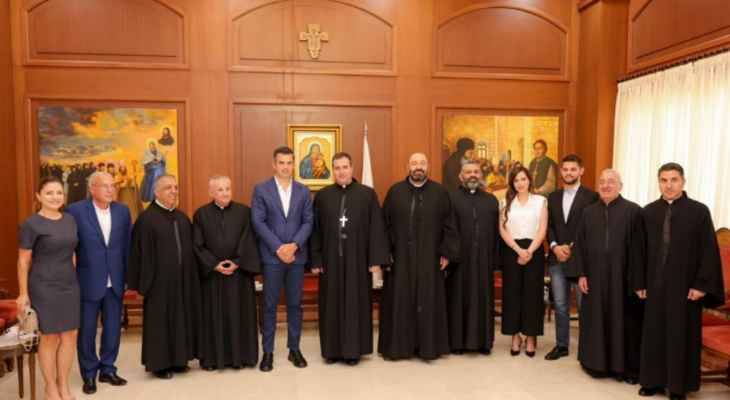 النائب فرنجية في دير سيدة اللويزة مهنئاً الأباتي رزق