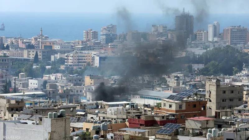 اشتباكات عين الحلوة مستمرة والجهود الفلسطينية اللبنانية تتكثف لتنفيذ وقف اطلاق النار