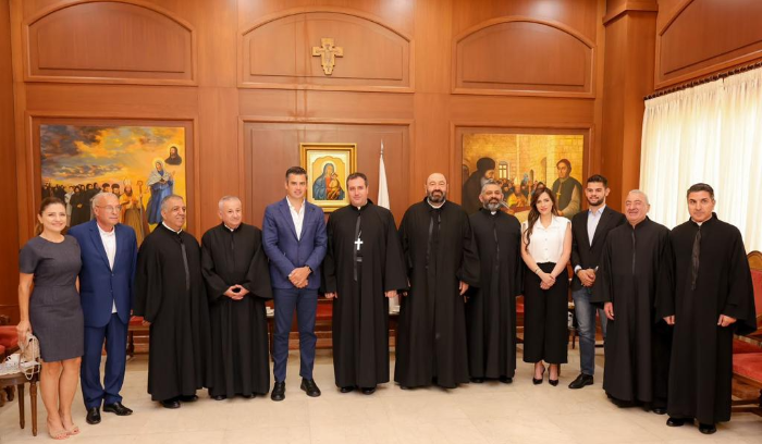 فرنجيه زار دير سيّدة اللويزة مهنئاً