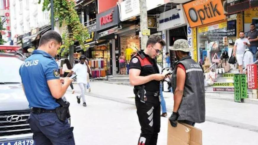 حملة أمنية في تركيا لترحيل اللاجئين غير النظاميين