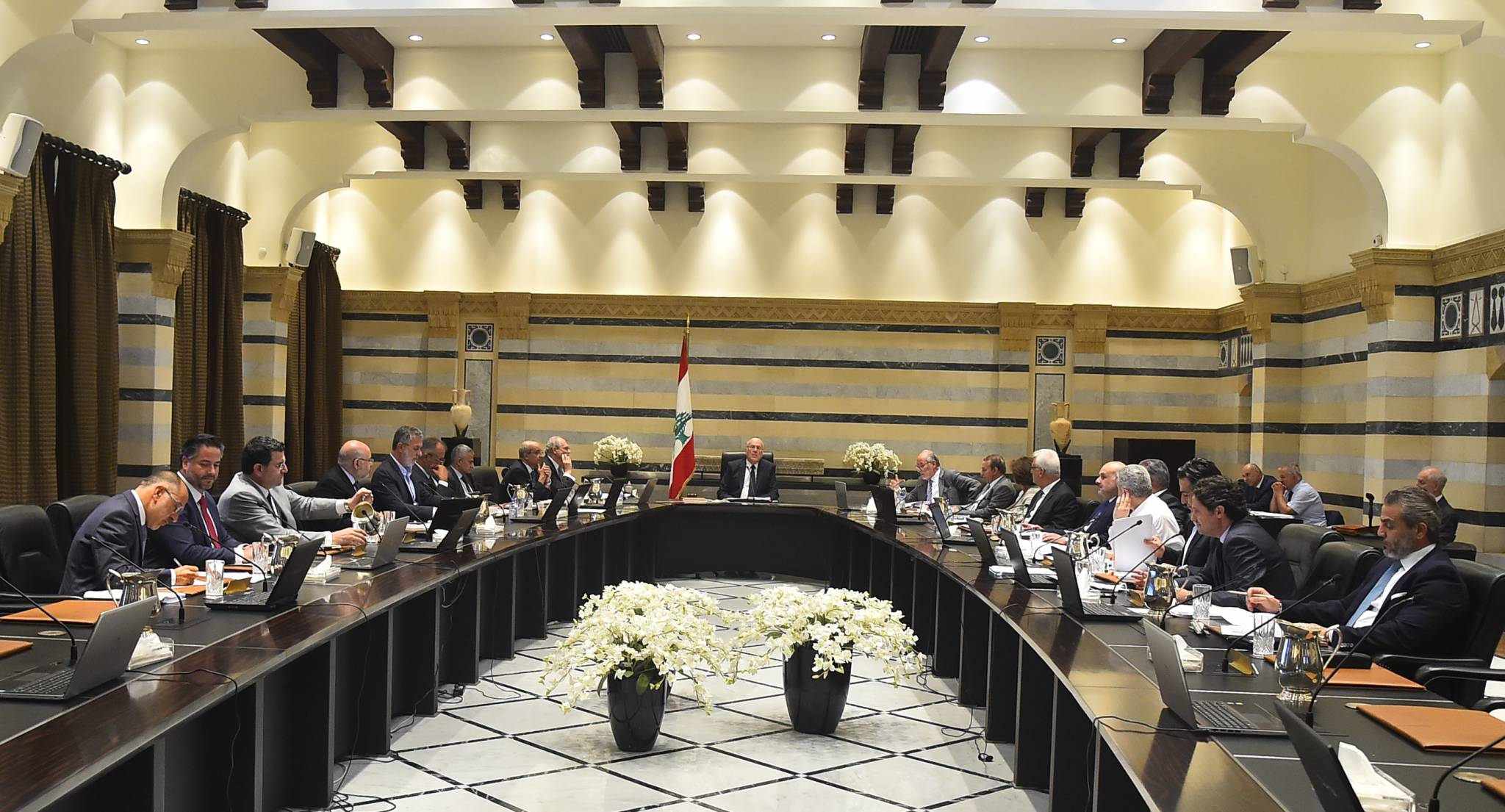 مجلس الوزراء يستكمل الخميس البحث في موازنة 2023
ميقاتي: وزعنا مشروعاً يسمح للحكومة بالاقتراض من مصرف لبنان
