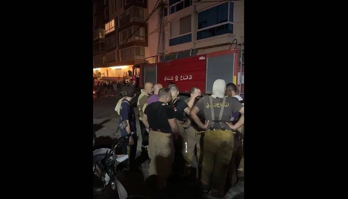 لليوم الثالث.. دخان حريق مستودع الإسفنج في طريق المطار يغطّي المنطقة