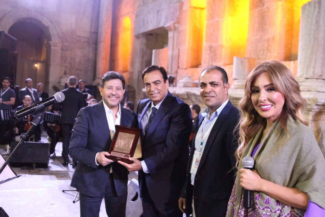 جورج قرداحي يخطئ بإسم هاني شاكر والاخير: مفيش فرق