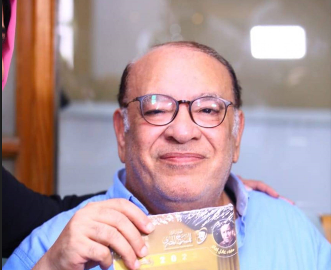 في حفل توقيع كتابه... صلاح عبد الله يعلّق على اعتزال عبلة كامل الفن