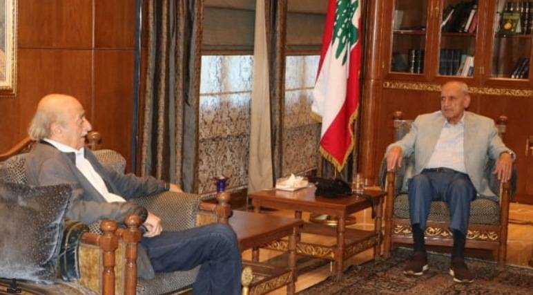 بري: لا شيء أمنياً يستدعي بيانات السفارات
جنبلاط: بوادر إيجابيّة مع اقتراب بدء عمليّات الحفر