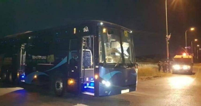 إطلاق نار على حافلة للمستوطنين غرب رام الله
