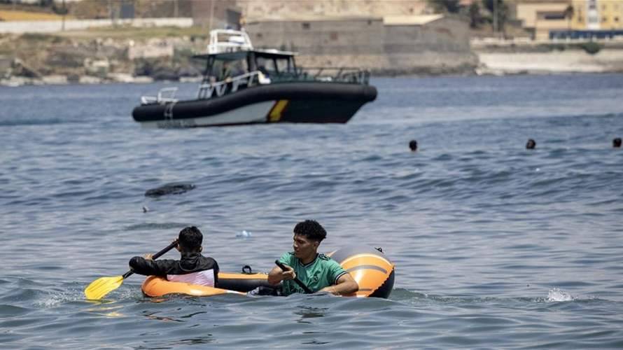 اكثر من 40 مهاجرا في عداد المفقودين بعد غرق مركب في المتوسط