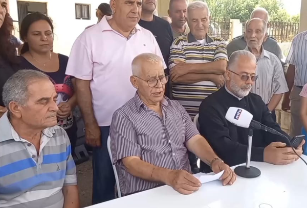 وقفة لأهالي راشيا الفخار استنكاراً للاعتداءات على منشآت البلدة