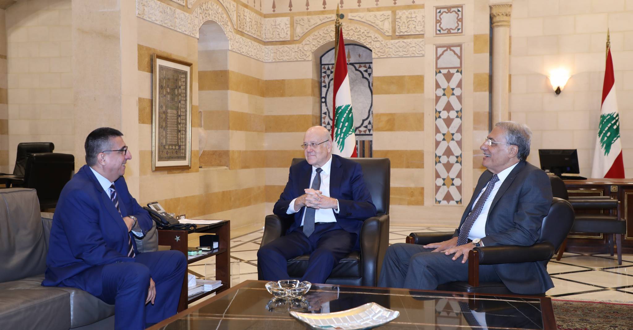 ميقاتي ترأس اجتماعاً وبحث ملف النازحين مع خوري
خليل: سنجهد ليتقاضى موظفو القطاع العام رواتبهم