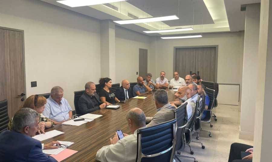 موظفو وزارة المالية عرضوا مطالبهم خلال اجتماع مع الخليل