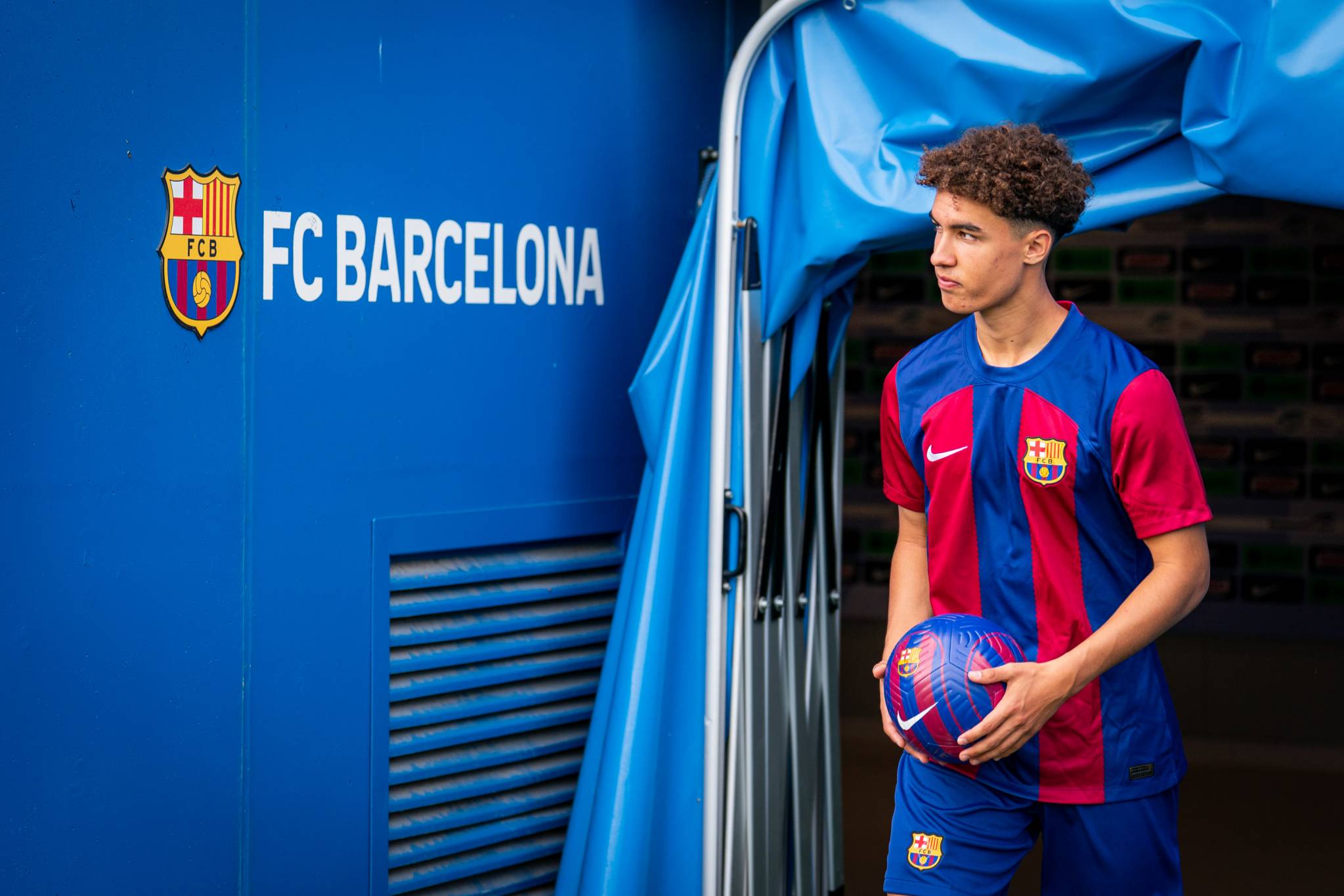 نجم ألمانيا الصاعد يرتدي ألوان "البلاوغرانا"... برشلونة يتعاقد مع نواه دارفيتش